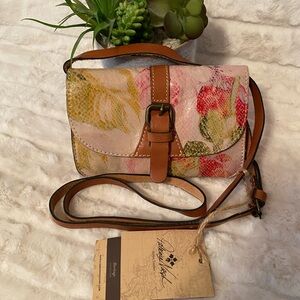 ✨🆕✨Brand New Patricia Nash Leather Floral Crossbody Bag